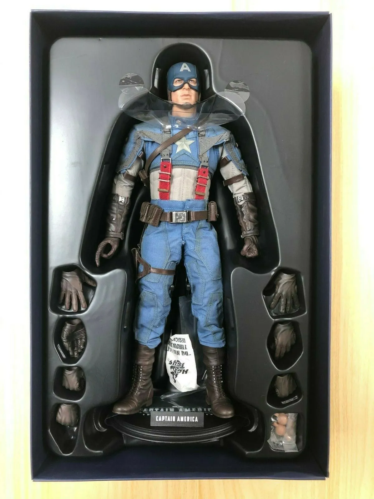 Hottoys Hot Toys 1/6 Scale MMS156 MMS 156 Captain America The First Avenger - Captain America Action Figure USED